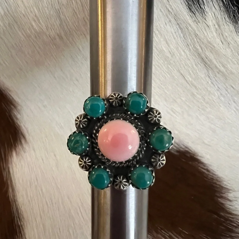 ❤️ Queen Pink Conch & Kingman Turquoise 925 Navajo Style Cluster Ring Size 6.75